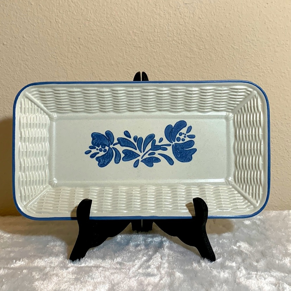 Pfaltzgraff Stoneware Yorktowne Bread/Serving Tray